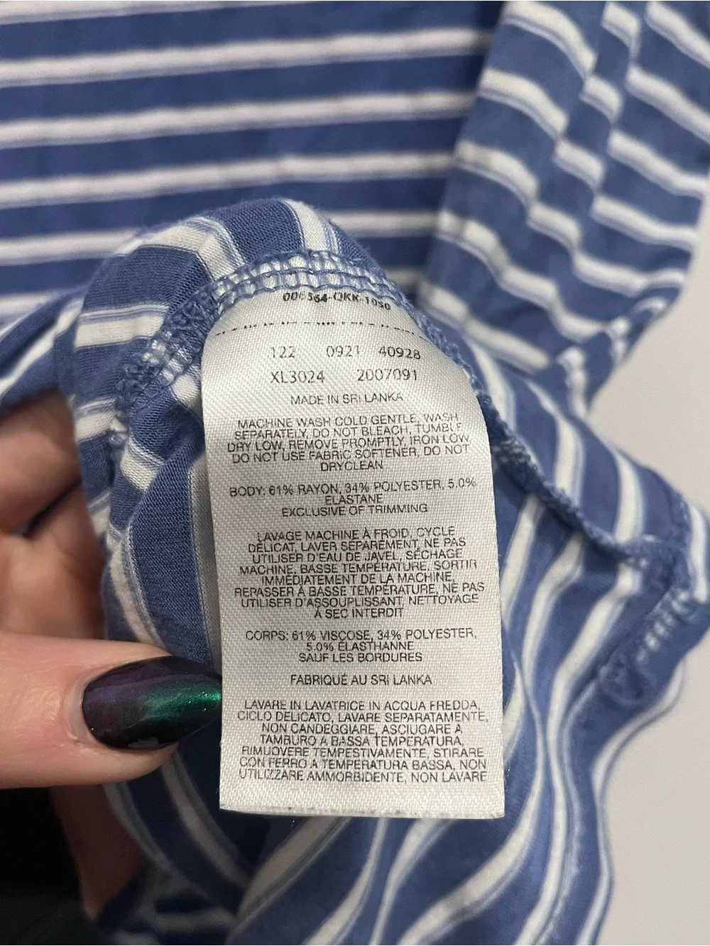 Columbia Sportswear Omni Shade T‎ Shirt  Size XL White Blue Striped V Neck Top